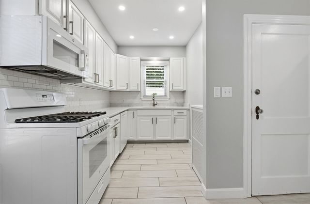 40 County St 1, Peabody, MA 01960