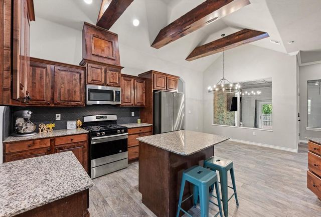 233 Timber Lane, Harrah, OK 73045