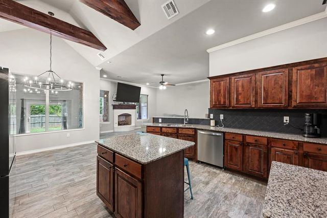233 Timber Lane, Harrah, OK 73045