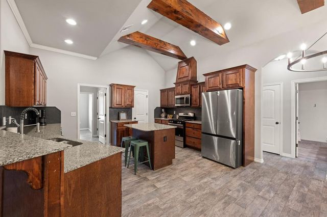 233 Timber Lane, Harrah, OK 73045