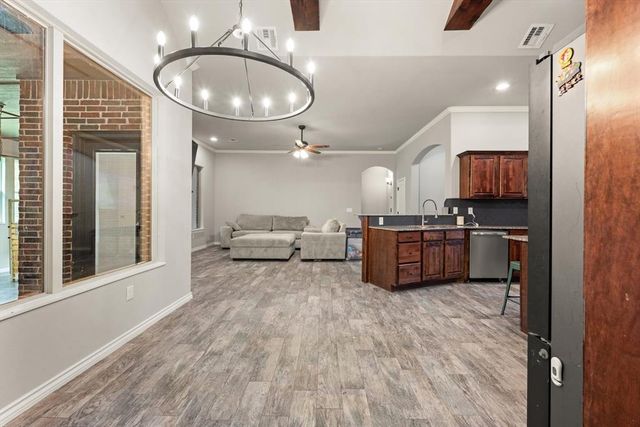 233 Timber Lane, Harrah, OK 73045
