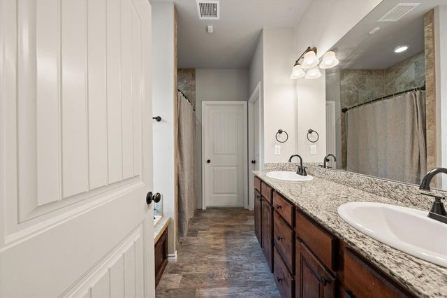 233 Timber Lane, Harrah, OK 73045