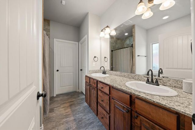 233 Timber Lane, Harrah, OK 73045