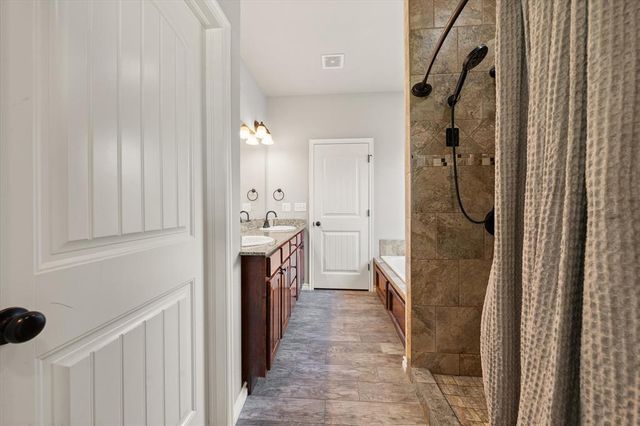 233 Timber Lane, Harrah, OK 73045