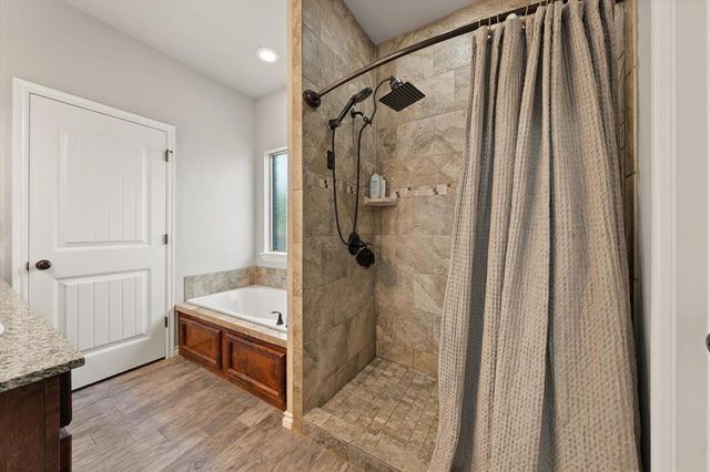 233 Timber Lane, Harrah, OK 73045
