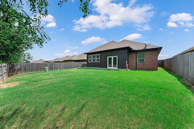 233 Timber Lane, Harrah, OK 73045