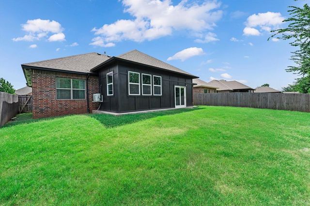 233 Timber Lane, Harrah, OK 73045