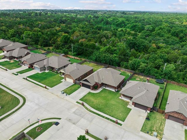233 Timber Lane, Harrah, OK 73045