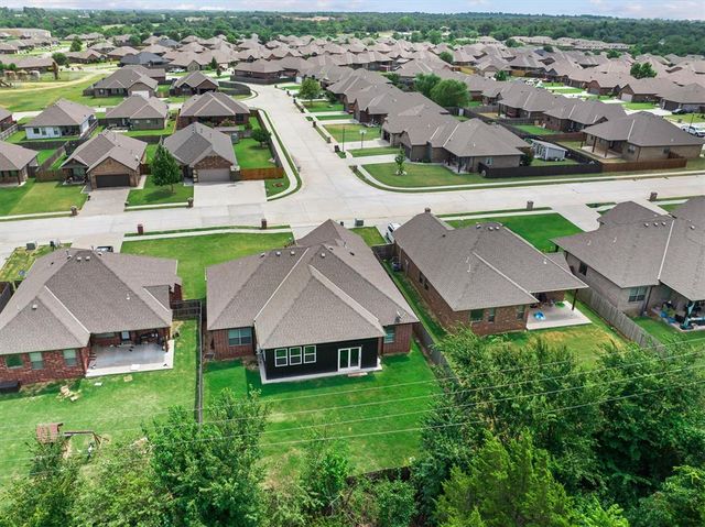 233 Timber Lane, Harrah, OK 73045