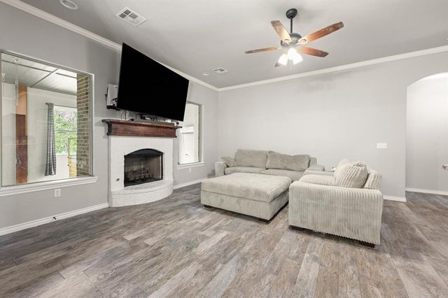 233 Timber Lane, Harrah, OK 73045