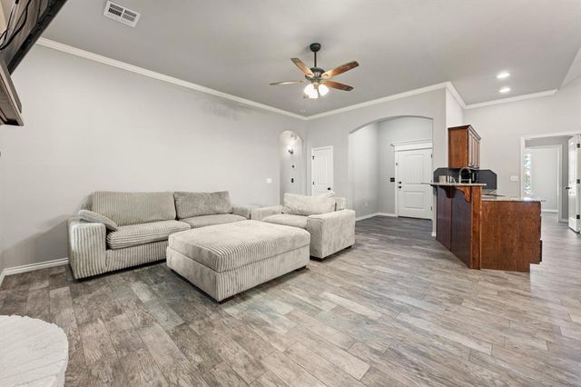 233 Timber Lane, Harrah, OK 73045