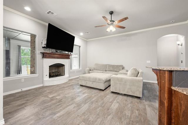 233 Timber Lane, Harrah, OK 73045