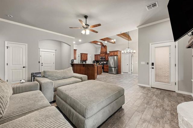 233 Timber Lane, Harrah, OK 73045