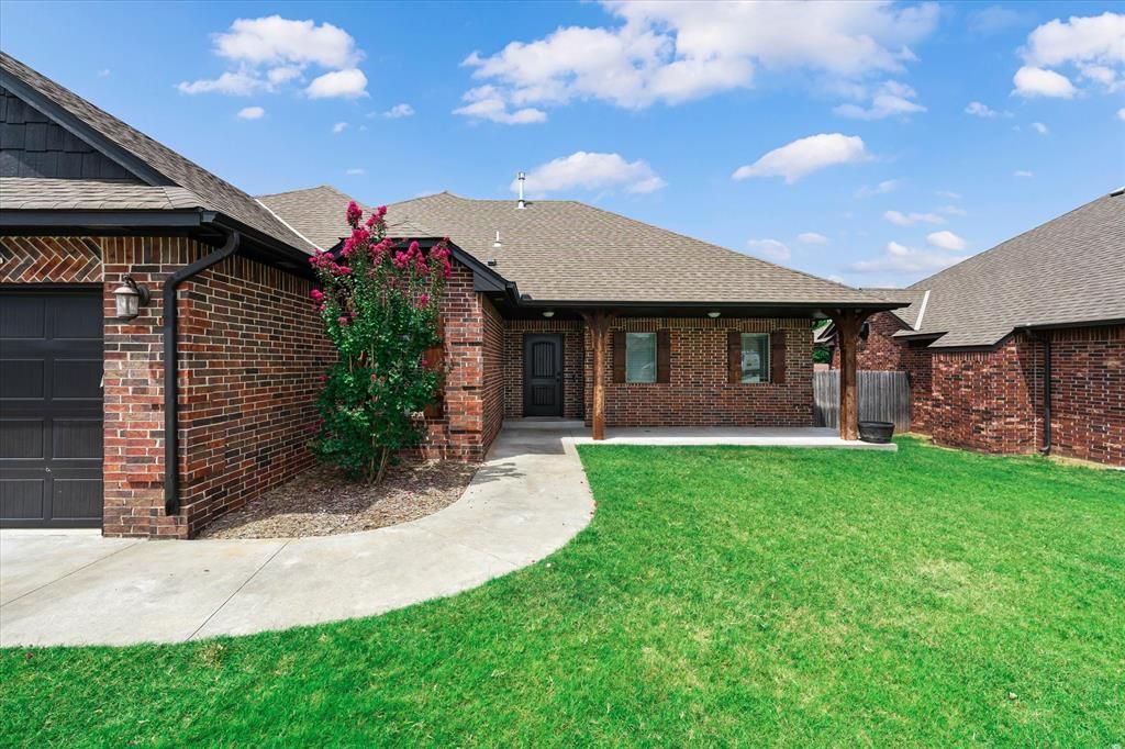 233 Timber Lane, Harrah, OK 73045