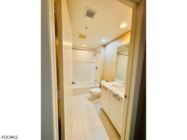 3000 Oasis Grand BLVD 2206, Fort Myers, FL 33916