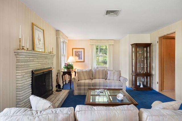 55 Longfellow Road, Holyoke, MA 01040