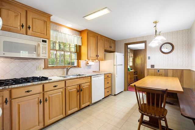 55 Longfellow Road, Holyoke, MA 01040