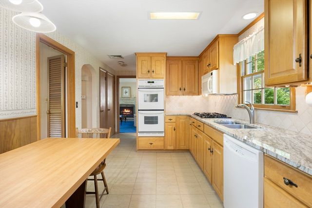 55 Longfellow Road, Holyoke, MA 01040