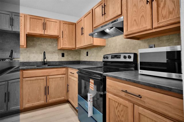 9301 SW 92nd Avenue A302, Miami, FL 33176