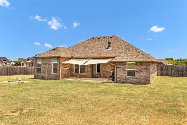918 Red Rock Road, Blanchard, OK 73010