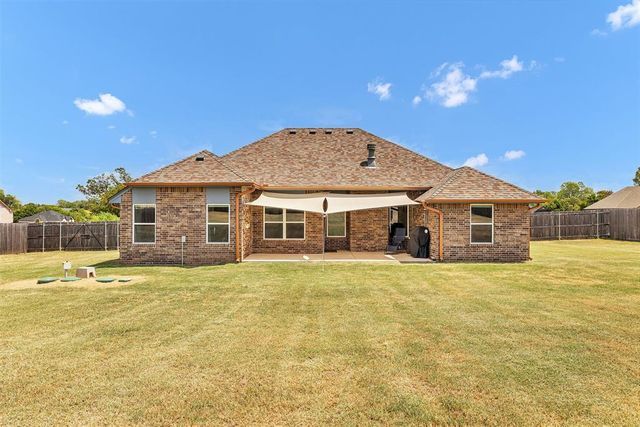 918 Red Rock Road, Blanchard, OK 73010