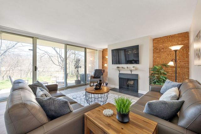 6000 E Lake Drive 1D, Lisle, IL 60532