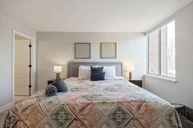 6000 E Lake Drive 1D, Lisle, IL 60532