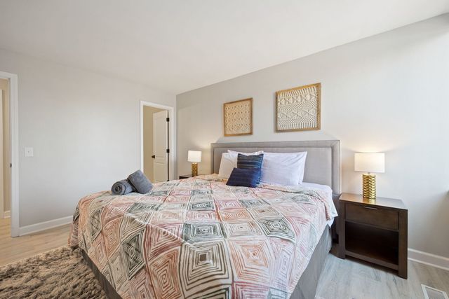 6000 E Lake Drive 1D, Lisle, IL 60532