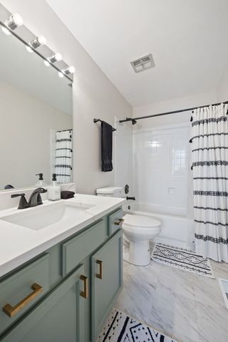 6000 E Lake Drive 1D, Lisle, IL 60532