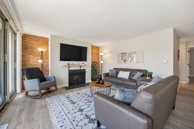 6000 E Lake Drive 1D, Lisle, IL 60532