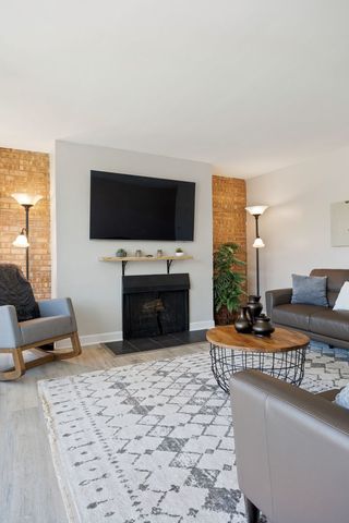 6000 E Lake Drive 1D, Lisle, IL 60532