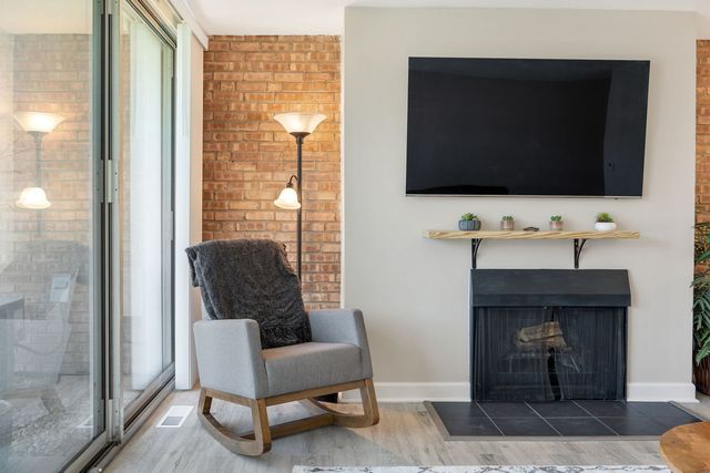 6000 E Lake Drive 1D, Lisle, IL 60532