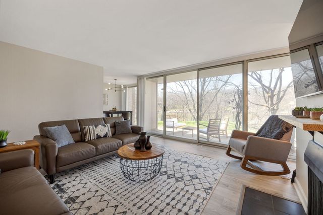 6000 E Lake Drive 1D, Lisle, IL 60532