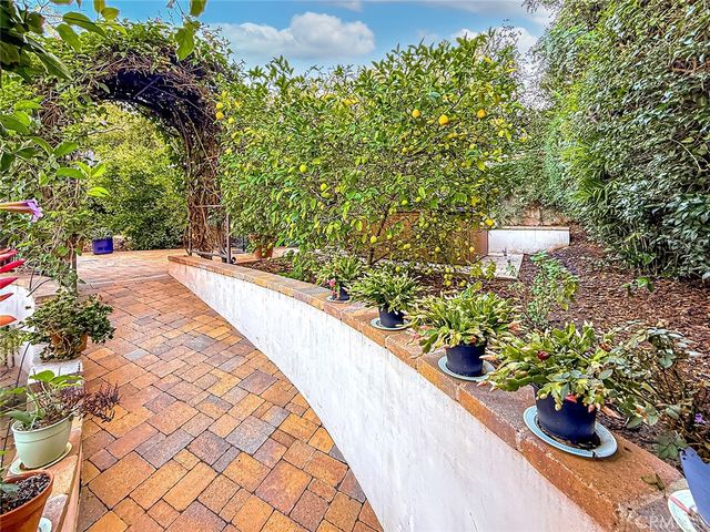 15452 Varden, Sherman Oaks, CA 91403