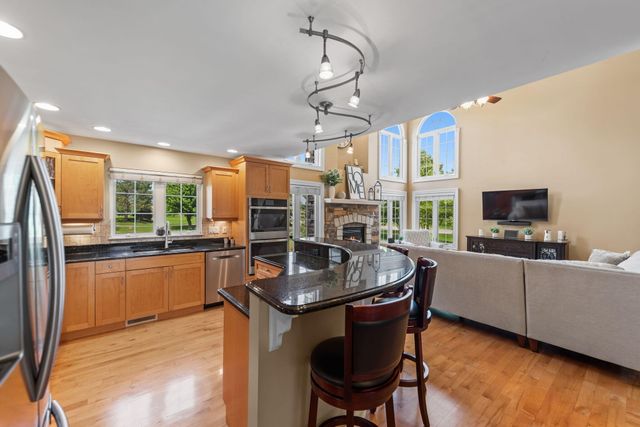 902 Kendall Court, Crown Point, IN 46307
