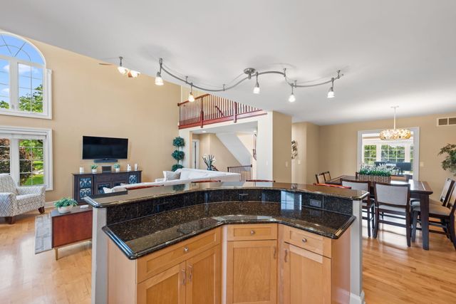 902 Kendall Court, Crown Point, IN 46307