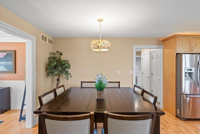 902 Kendall Court, Crown Point, IN 46307