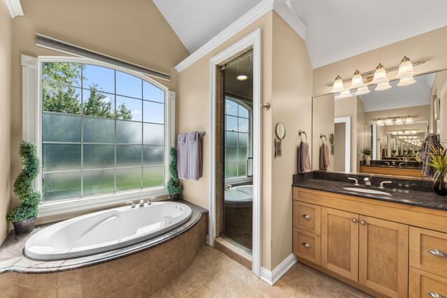 902 Kendall Court, Crown Point, IN 46307