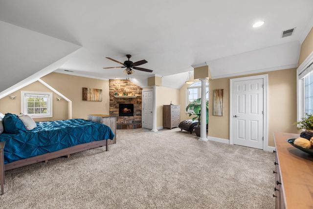902 Kendall Court, Crown Point, IN 46307