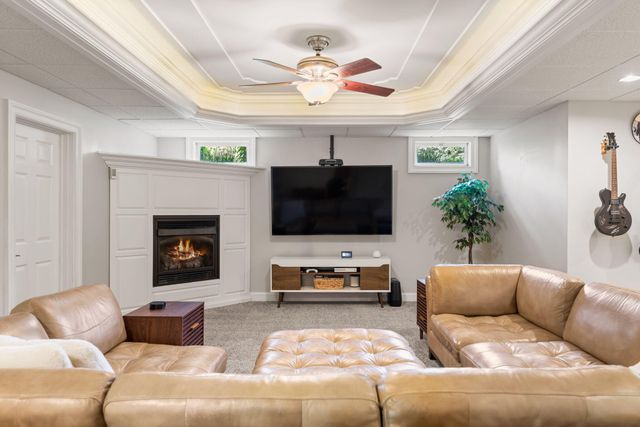 902 Kendall Court, Crown Point, IN 46307