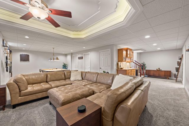 902 Kendall Court, Crown Point, IN 46307