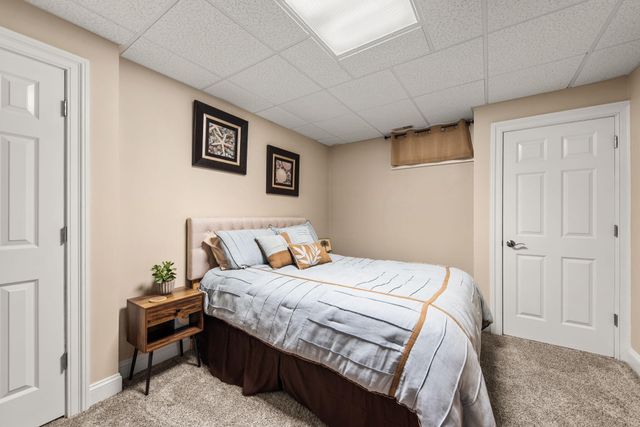 902 Kendall Court, Crown Point, IN 46307
