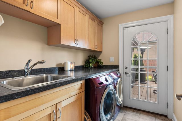 902 Kendall Court, Crown Point, IN 46307