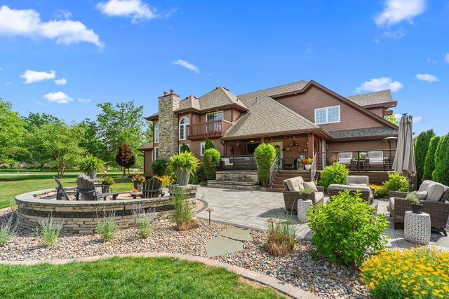 902 Kendall Court, Crown Point, IN 46307