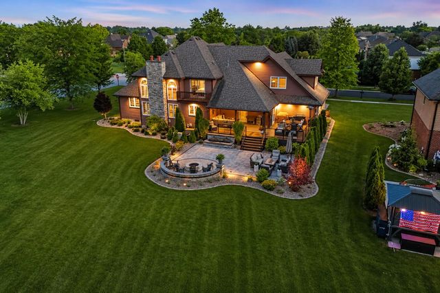 902 Kendall Court, Crown Point, IN 46307