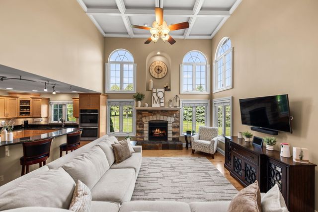 902 Kendall Court, Crown Point, IN 46307