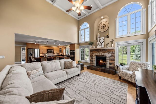 902 Kendall Court, Crown Point, IN 46307
