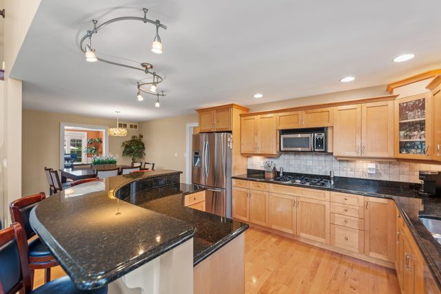 902 Kendall Court, Crown Point, IN 46307