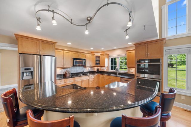 902 Kendall Court, Crown Point, IN 46307