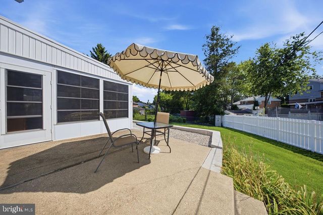 855 RHOADS DR, Springfield, PA 19064